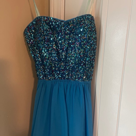 Blue sparkly formal dress with open back women’s size 3/4 - Picture 2 of 4